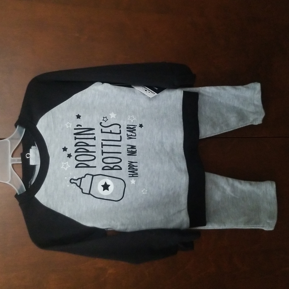 NWT 18mo New Year's set